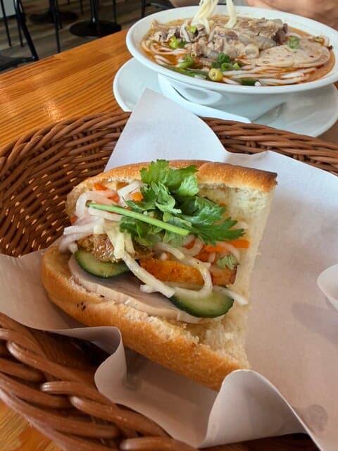 Banh Mi Ngon Ngon Okubo