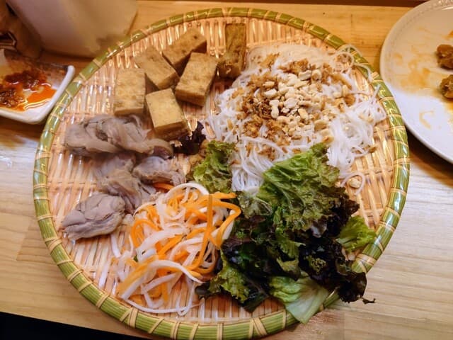 Happy Vietnamese Restaurant Namba