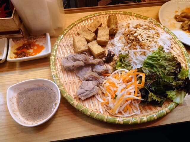 Happy Vietnamese Restaurant Namba