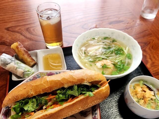 Quán Ăn Quân Vương