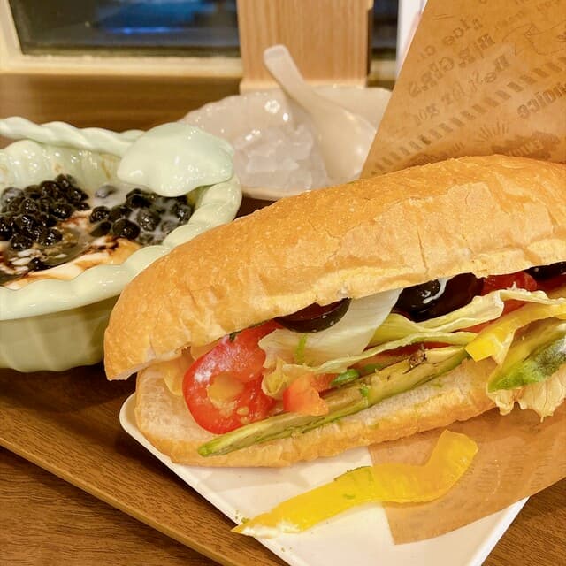Quán Bốn Mùa Hà Nội