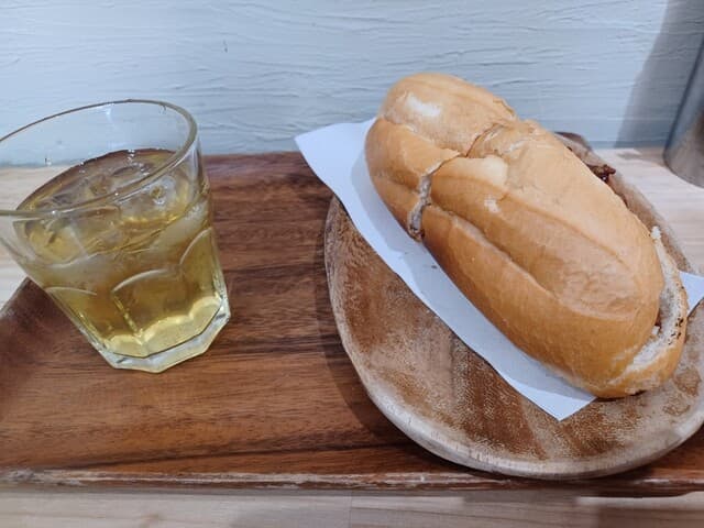 Tiêm bánh mì Mania