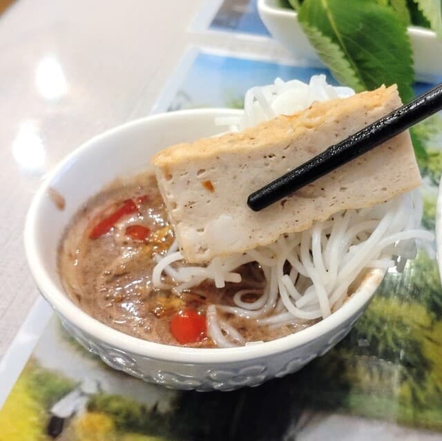 Trong Suốt