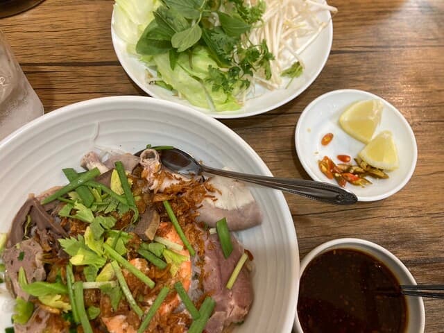 Quán Ăn Bốn Chị Em